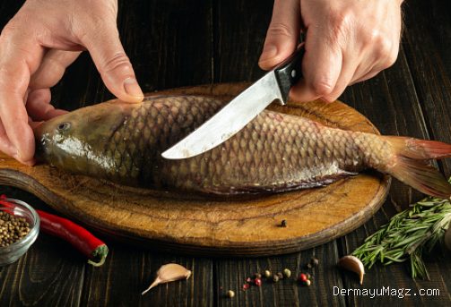 Cara Menyayat Badan Ikan Biar Garam dan Jeruk Meresap ke Serat Terdalam
