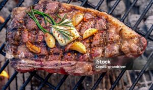 Photo by istockphoto.com - Penyebab Bumbu Oles Bakaran Rontok Menetes ke Arang Sebelum Meresap