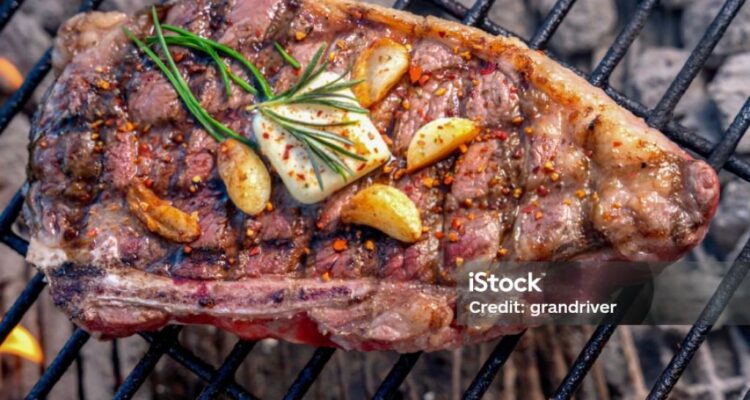 Photo by istockphoto.com - Penyebab Bumbu Oles Bakaran Rontok Menetes ke Arang Sebelum Meresap