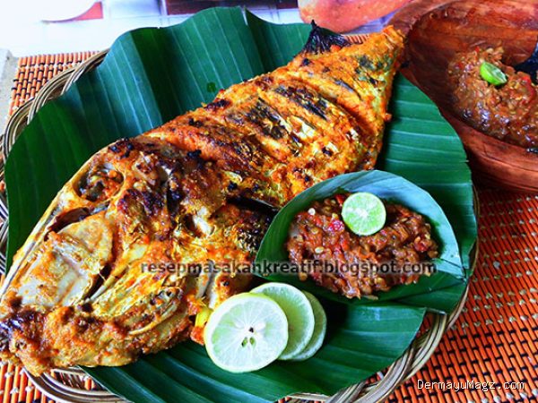 Photo by dalchaebi.me - Resep Ikan Etong Bakar Lembut Bumbu Bawang Bakaran Warung Tenda