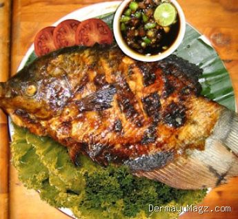 Resep Ikan Etong Bakar Lembut Bumbu Bawang Bakaran Warung Tenda