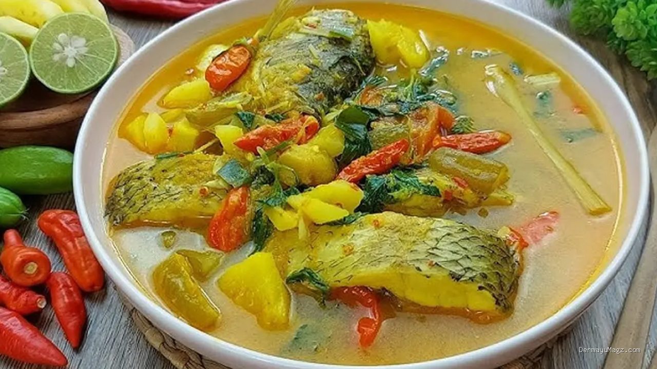 Photo by liputan6.com - Resep Pindang Ikan Mas Duri Lunak Tulang Rapuh Bumbu Kuning Meresap