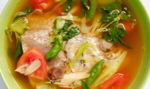 Photo by diadona.id - Resep Sup Ikan Kakap Kuah Bening Tomat Hijau Pengusir Mual Masuk Angin