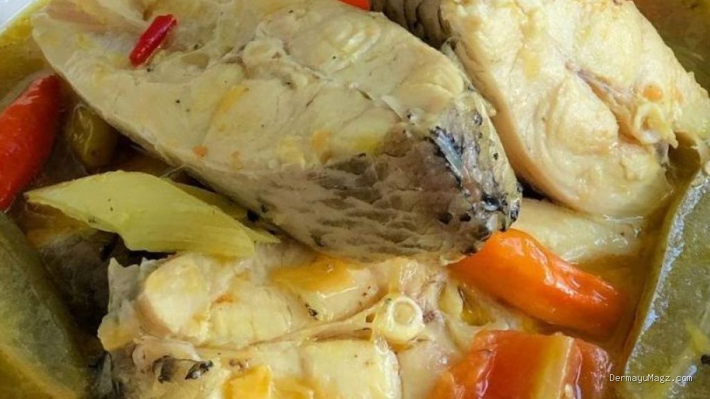 Photo by herstory.co.id - Resep Sup Ikan Laut Campur Belimbing Sayur Kuah Asam Penggugah Selera