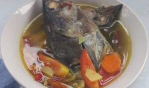 Photo by yummy.co.id - Resep Sup Kepala Ikan Tuna Kuah Pedas Rempah Batang Sereh