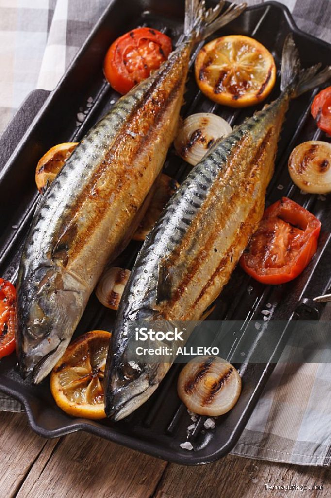 Trik Membalikkan Ikan di Panggangan Biar Kulitnya Gak Terkelupas Rusak