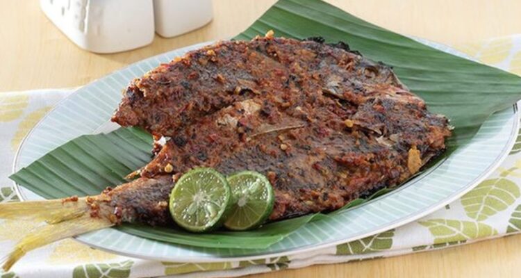Photo by kompas.com - Trik Menambahkan Jeruk Limau ke Bumbu Oles Sesaat Sebelum Ikan Matang