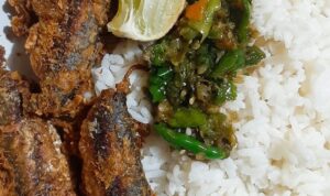 trik-menggoreng-ikan-pindang-balado-biar-minyak-gak-meletup-letup-kena-tangan-54837 Photo by pinterest.com - Trik Menggoreng Ikan Pindang Balado Biar Minyak Gak Meletup-Letup Kena Tangan