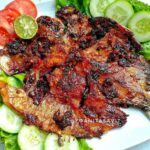 Photo by diadona.id - Trik Menggunakan Alas Daun Pisang Saat Membakar Ikan di Atas Teflon