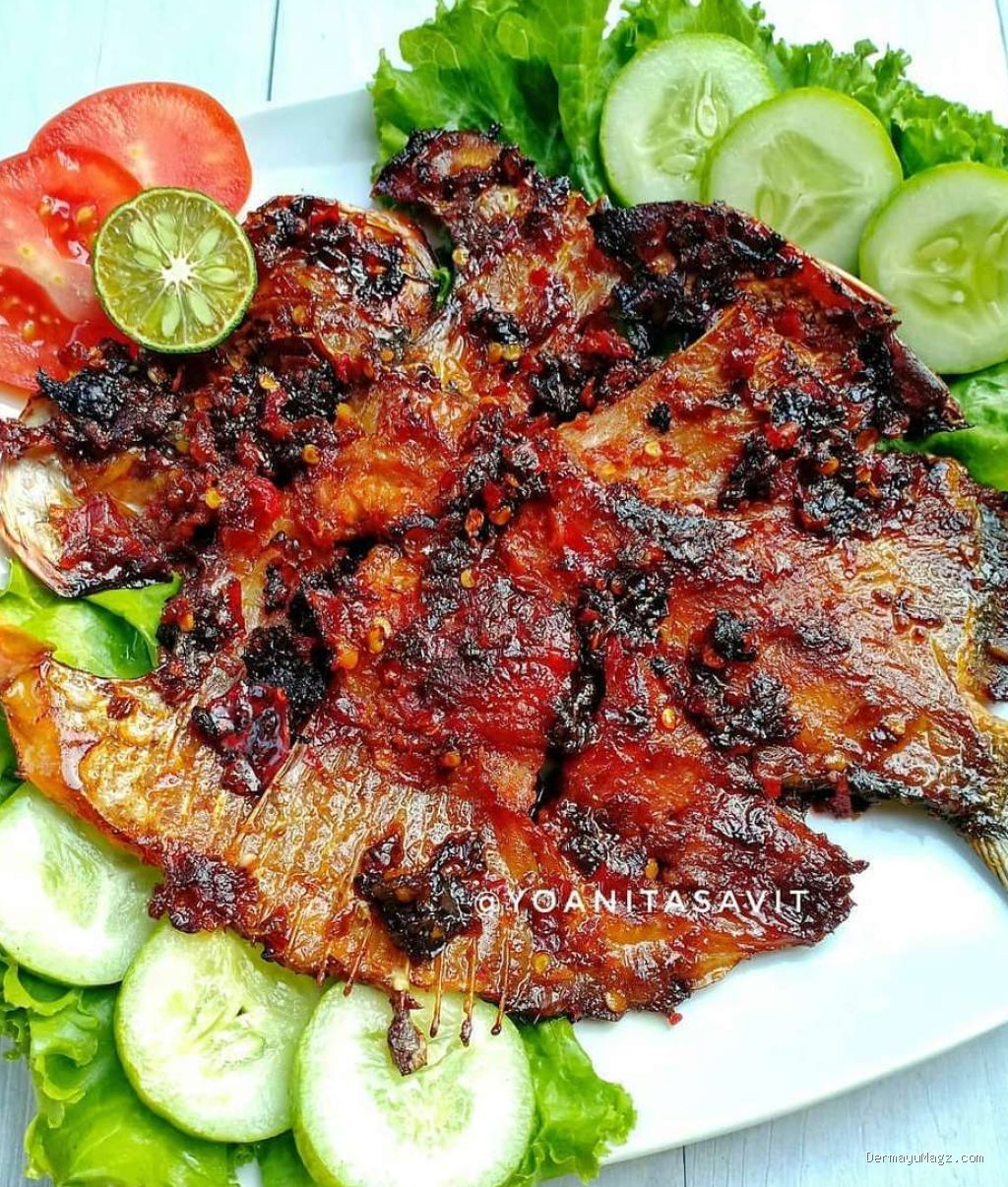Photo by diadona.id - Trik Menggunakan Alas Daun Pisang Saat Membakar Ikan di Atas Teflon