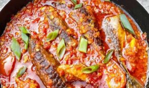Photo by id.pinterest.com - Trik Merebus Pindang Ikan Salem Pakai Daun Salam dan Lengkuas Tebal